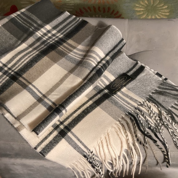 SCARF Beautiful cashmere white, grey & black plaid 12”x68”, fringed. Like new. - Picture 2 of 10
